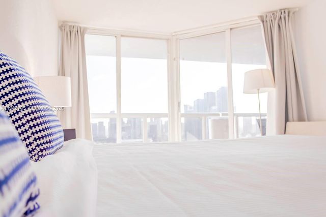 1717 N Bayshore Dr B-4141, Miami, FL 33132