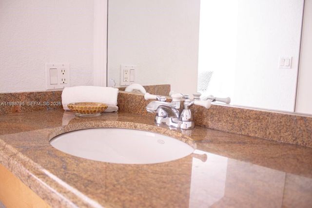 1717 N Bayshore Dr B-4141, Miami, FL 33132