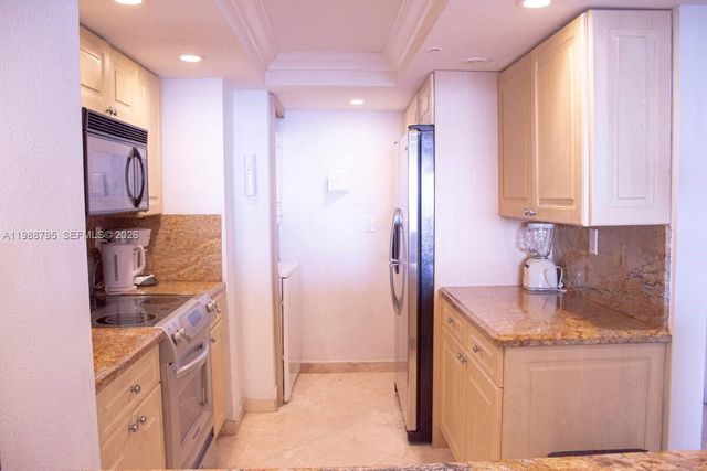 1717 N Bayshore Dr B-4141, Miami, FL 33132