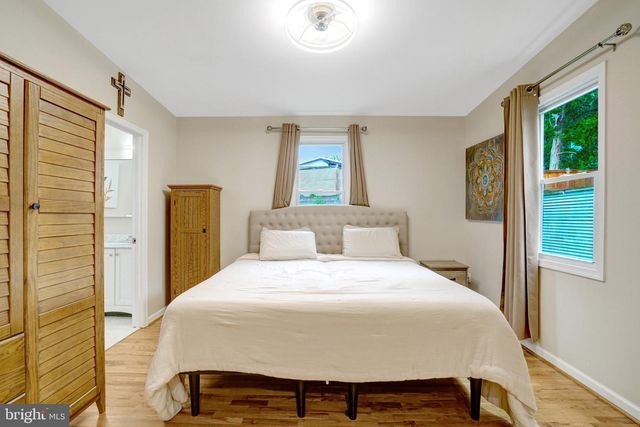 2512 JAMAICA DR, Alexandria, VA 22303