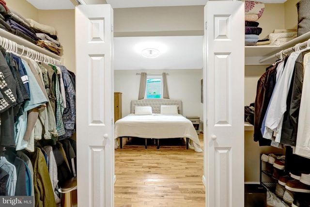 2512 JAMAICA DR, Alexandria, VA 22303