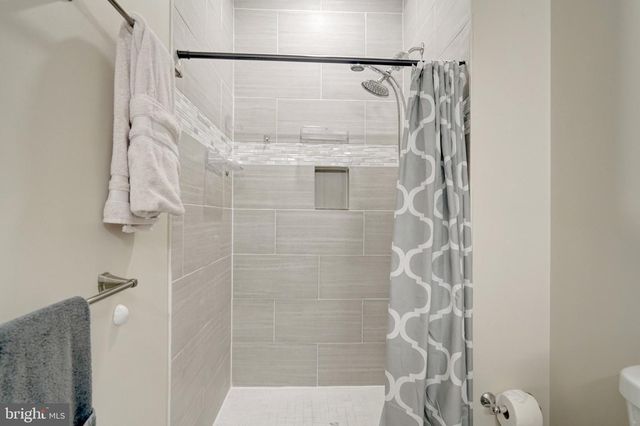 2512 JAMAICA DR, Alexandria, VA 22303