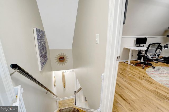 2512 JAMAICA DR, Alexandria, VA 22303