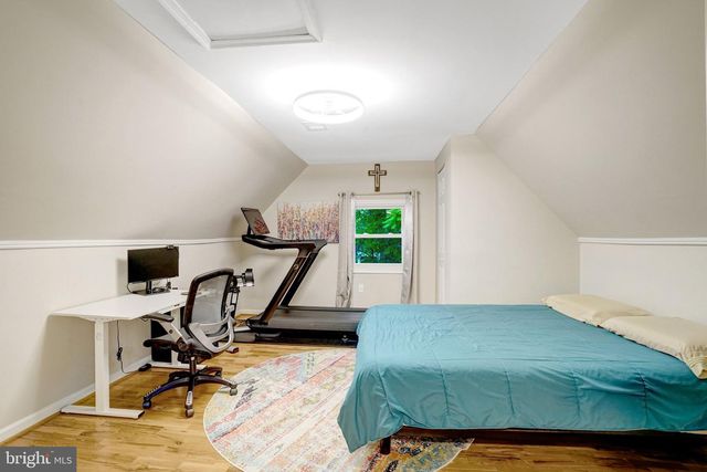 2512 JAMAICA DR, Alexandria, VA 22303