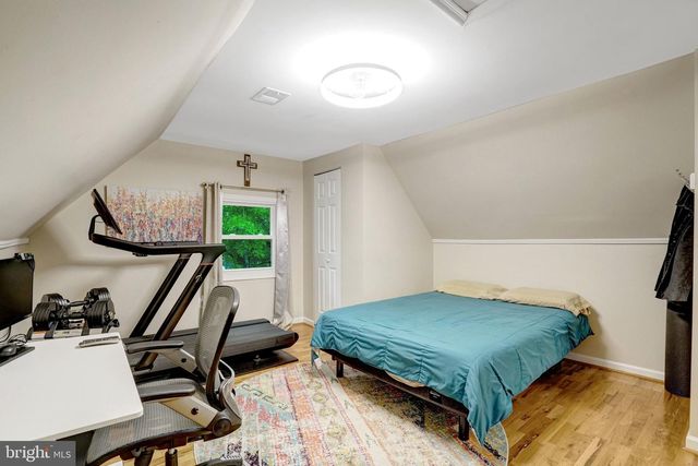 2512 JAMAICA DR, Alexandria, VA 22303