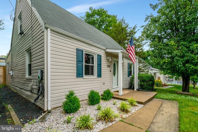 2512 JAMAICA DR, Alexandria, VA 22303
