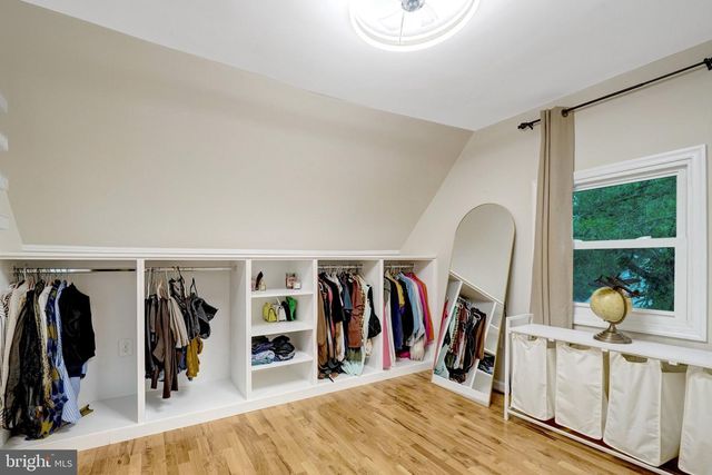 2512 JAMAICA DR, Alexandria, VA 22303