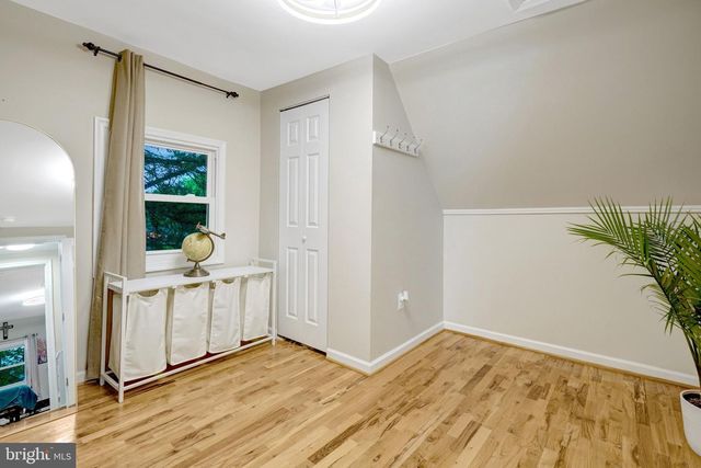2512 JAMAICA DR, Alexandria, VA 22303