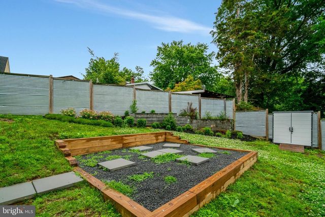 2512 JAMAICA DR, Alexandria, VA 22303