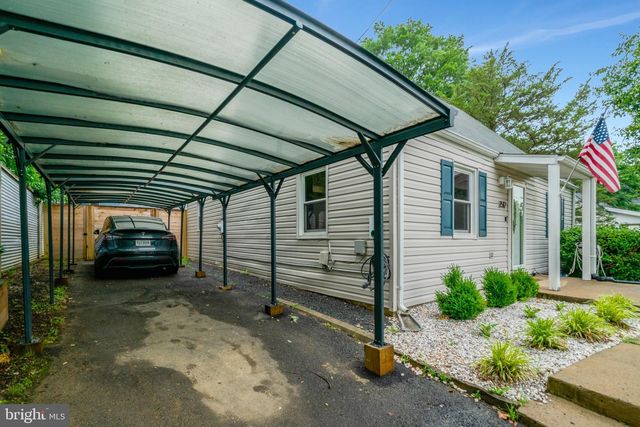 2512 JAMAICA DR, Alexandria, VA 22303