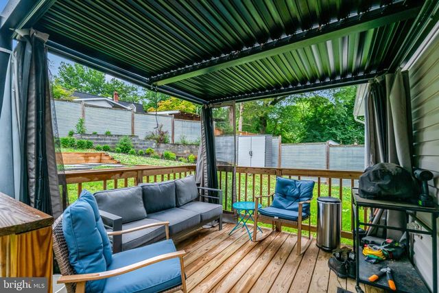 2512 JAMAICA DR, Alexandria, VA 22303