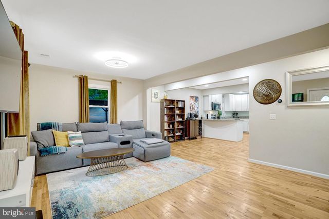 2512 JAMAICA DR, Alexandria, VA 22303