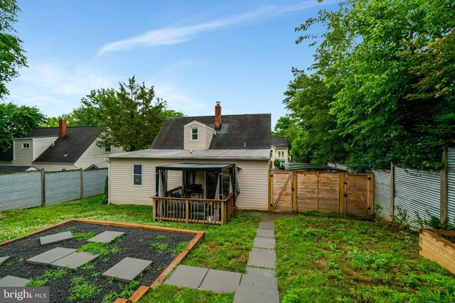 2512 JAMAICA DR, Alexandria, VA 22303