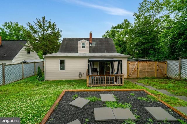 2512 JAMAICA DR, Alexandria, VA 22303