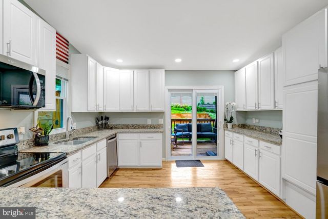 2512 JAMAICA DR, Alexandria, VA 22303