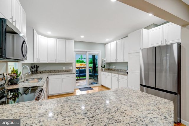 2512 JAMAICA DR, Alexandria, VA 22303