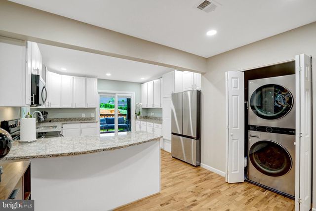 2512 JAMAICA DR, Alexandria, VA 22303
