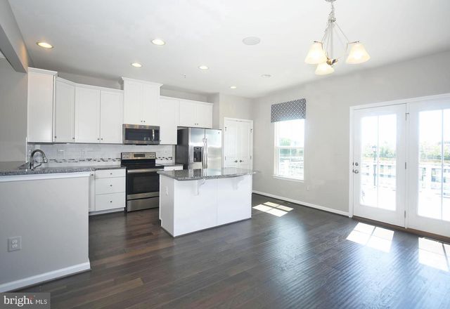 8233 SECLUDED COVE LN, Baltimore, MD 21204
