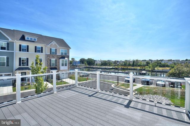 8233 SECLUDED COVE LN, Baltimore, MD 21204