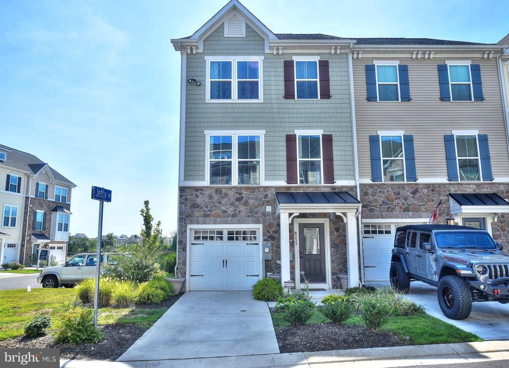8233 SECLUDED COVE LN, Baltimore, MD 21204