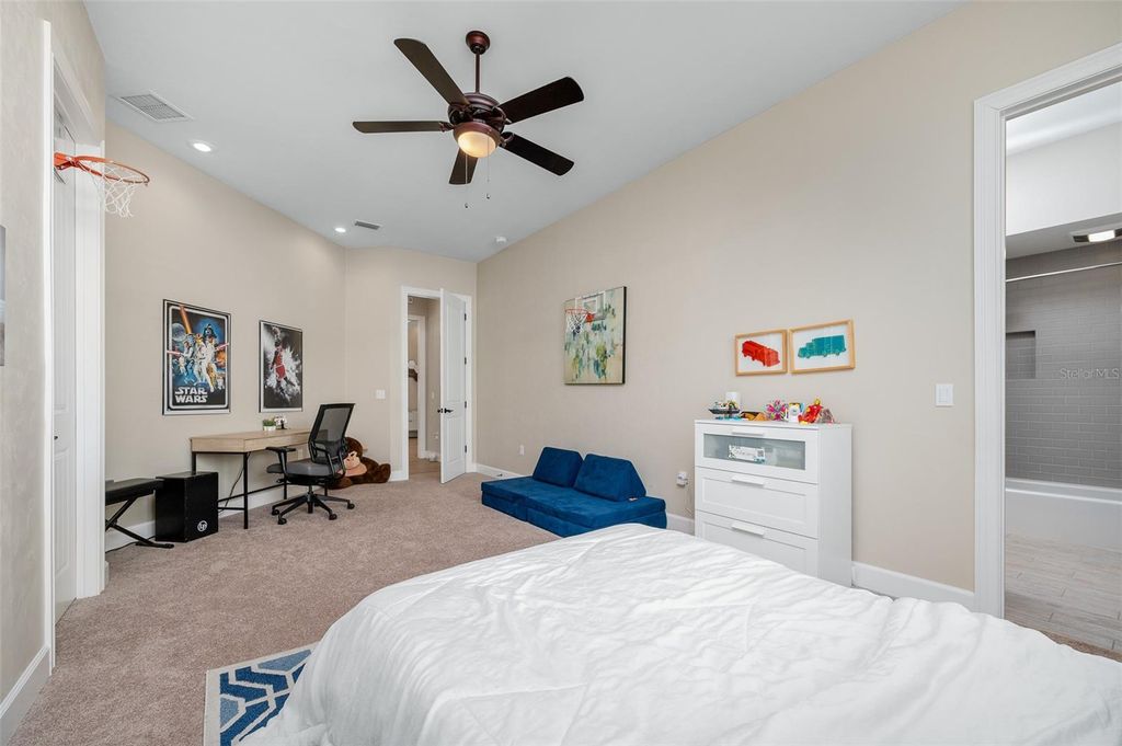 Image 33 of property listing at 691 SW 136TH STREET, Newberry, FL 32669