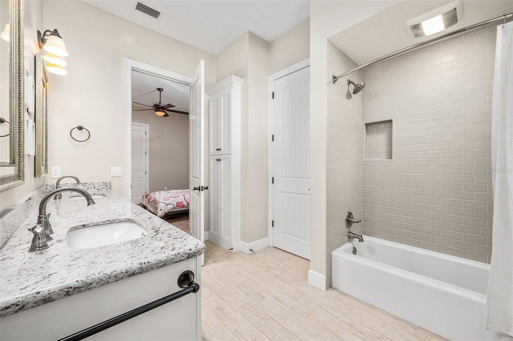 Image 34 of property listing at 691 SW 136TH STREET, Newberry, FL 32669