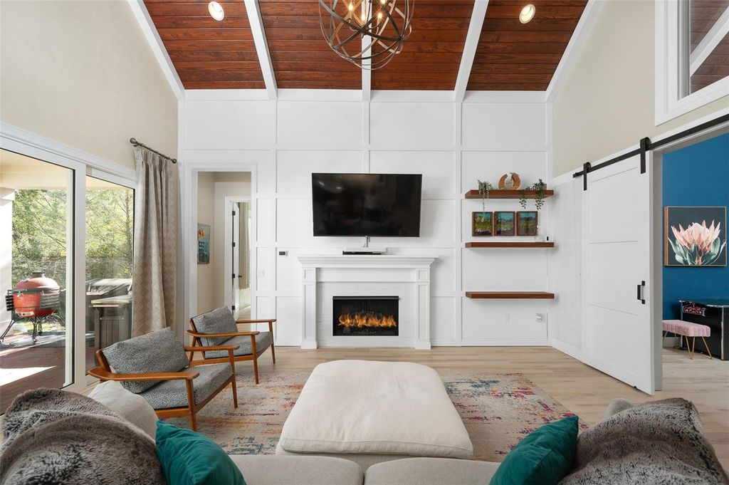 Image 5 of property listing at 691 SW 136TH STREET, Newberry, FL 32669