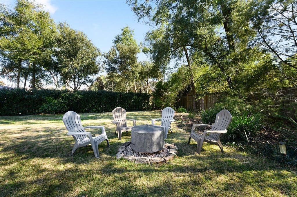 Image 44 of property listing at 691 SW 136TH STREET, Newberry, FL 32669