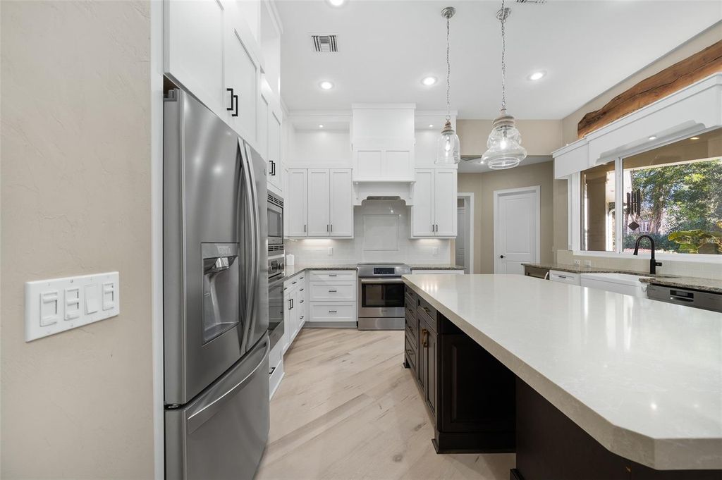 Image 10 of property listing at 691 SW 136TH STREET, Newberry, FL 32669