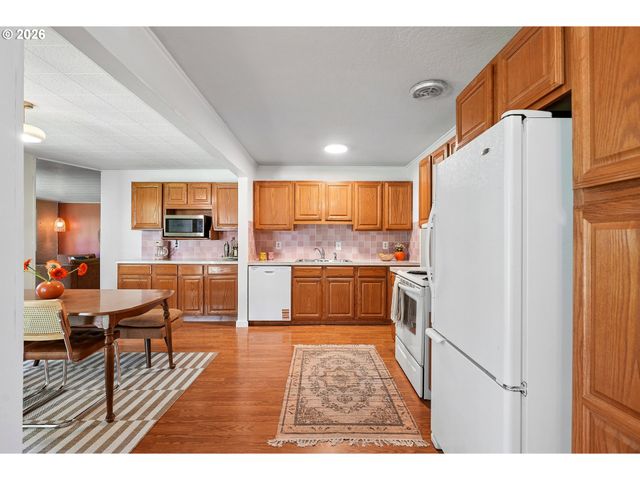 9006 N GILBERT Ave, Portland, OR 97203