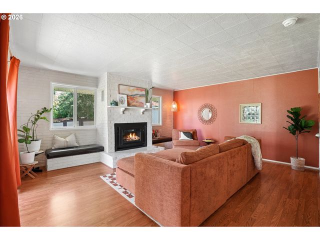 9006 N GILBERT Ave, Portland, OR 97203