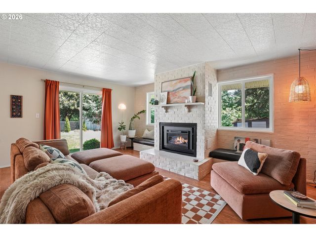 9006 N GILBERT Ave, Portland, OR 97203