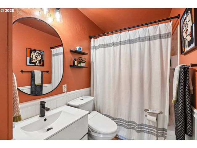 9006 N GILBERT Ave, Portland, OR 97203