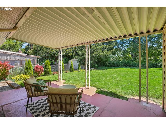 9006 N GILBERT Ave, Portland, OR 97203