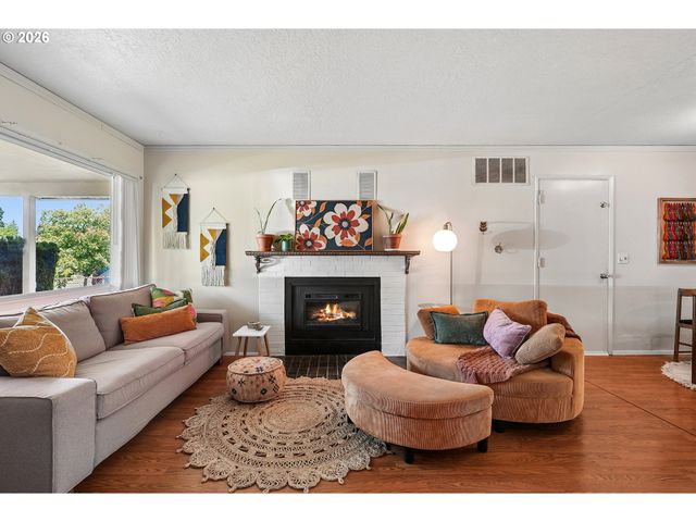 9006 N GILBERT Ave, Portland, OR 97203