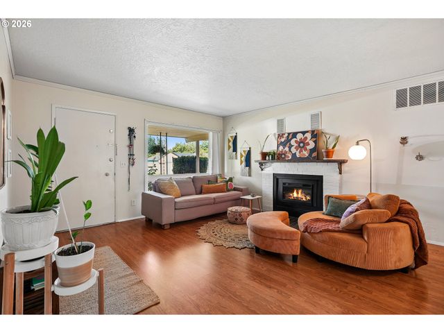 9006 N GILBERT Ave, Portland, OR 97203