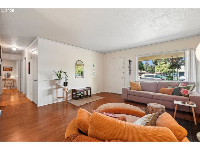 9006 N GILBERT Ave, Portland, OR 97203
