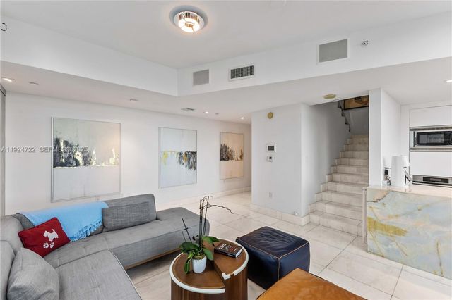 900 Biscayne Blvd 901, Miami, FL 33132