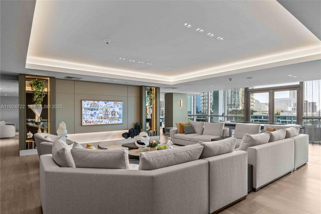 900 Biscayne Blvd 901, Miami, FL 33132