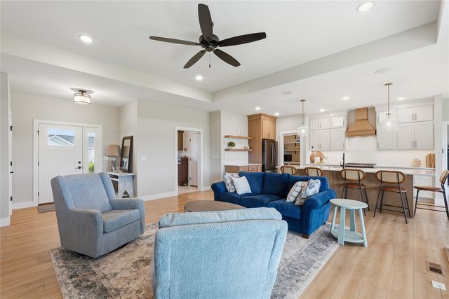 3008 Prairielight Court, Hiawatha, IA 52233