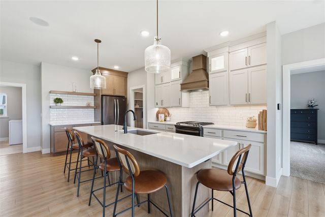 3008 Prairielight Court, Hiawatha, IA 52233
