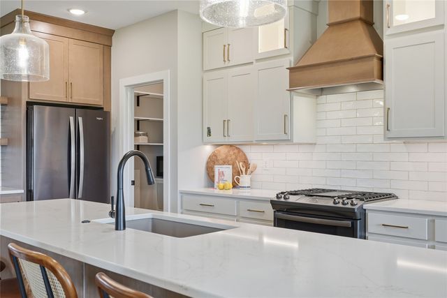 3008 Prairielight Court, Hiawatha, IA 52233