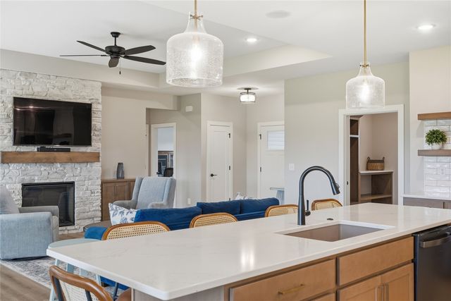 3008 Prairielight Court, Hiawatha, IA 52233