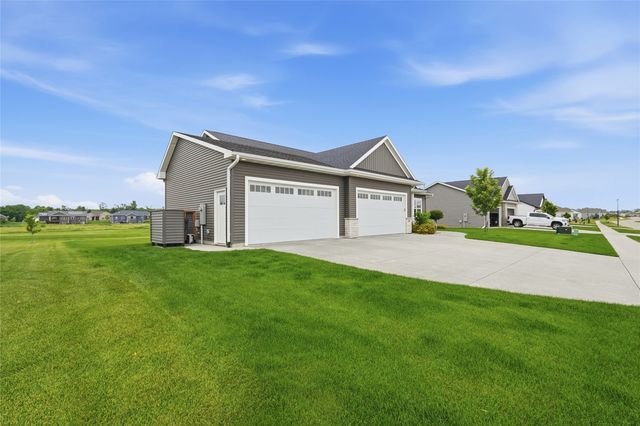 3008 Prairielight Court, Hiawatha, IA 52233