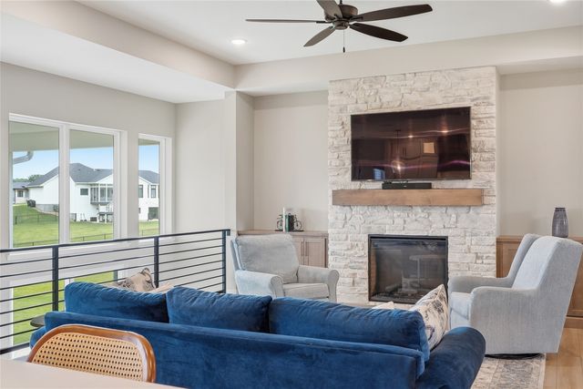 3008 Prairielight Court, Hiawatha, IA 52233