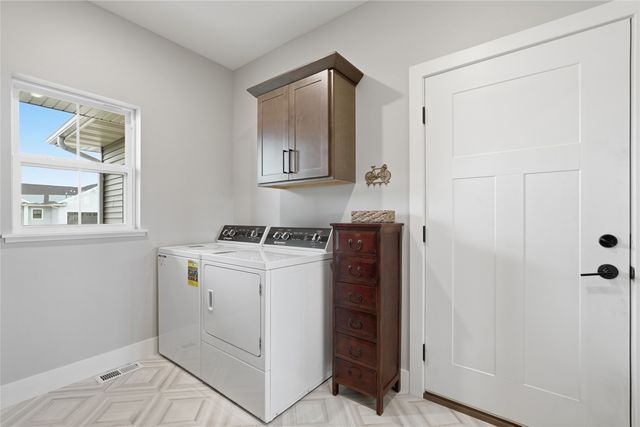 3008 Prairielight Court, Hiawatha, IA 52233