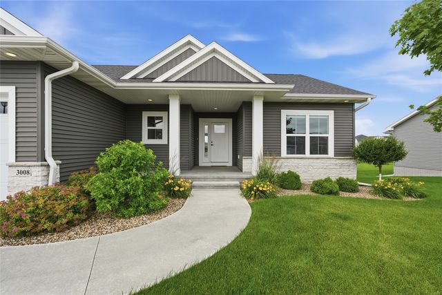 3008 Prairielight Court, Hiawatha, IA 52233