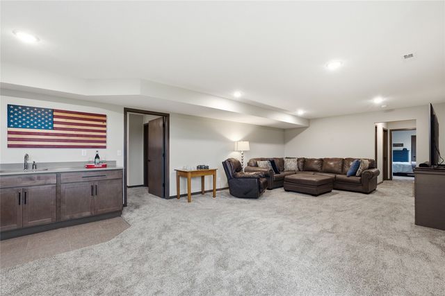 3008 Prairielight Court, Hiawatha, IA 52233