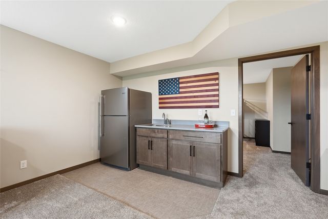 3008 Prairielight Court, Hiawatha, IA 52233