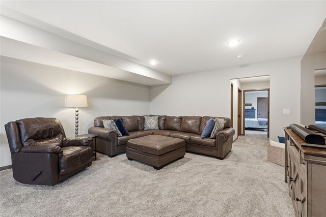 3008 Prairielight Court, Hiawatha, IA 52233